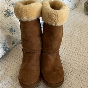 UGG women’s size 11 mid calf